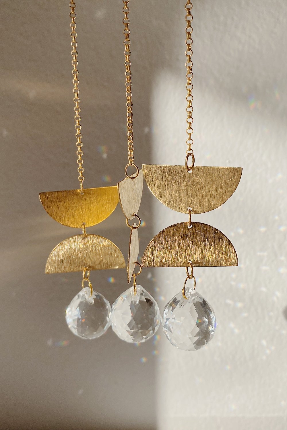Hanging suncatchers crafted with brass and crystal - Balance Mini