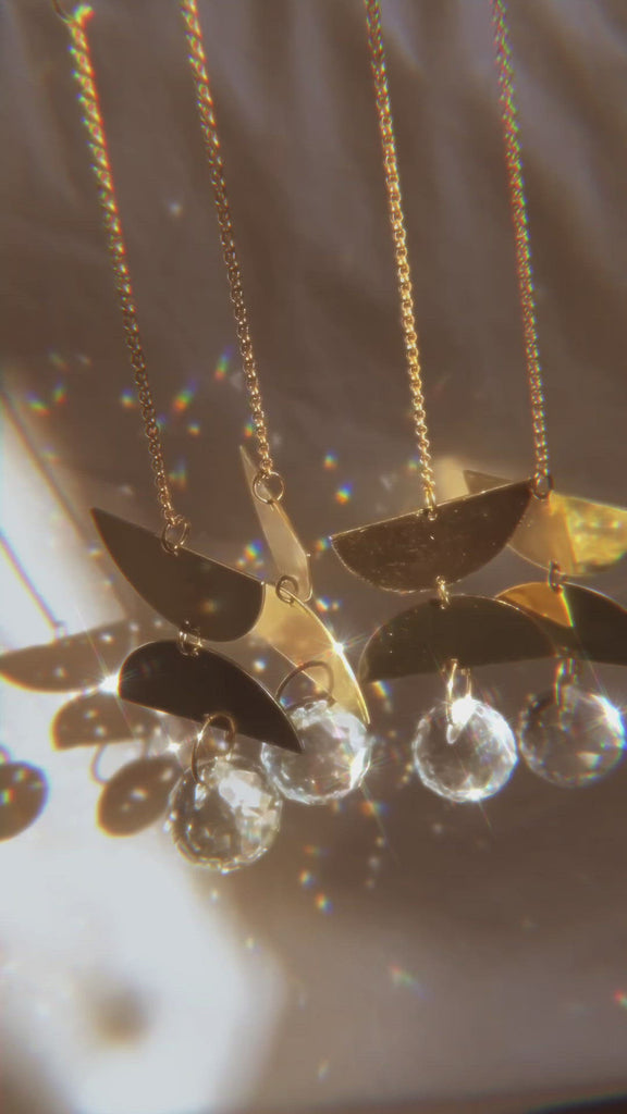 Hanging suncatchers crafted with brass and crystal - Balance Mini